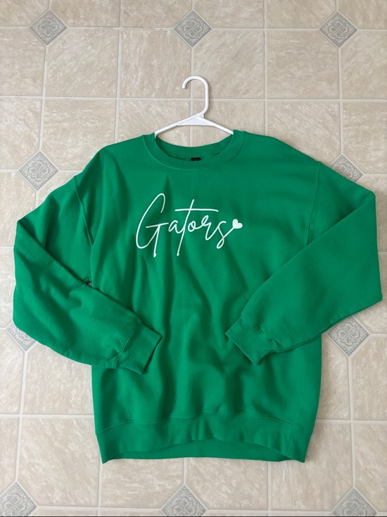 Gildan Tops - Green Gators Crewneck